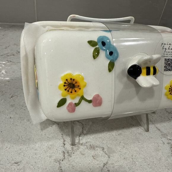 Lang by Design Butter Dish with Raised Flowers& 3D Bumblebee Handle Hand Painted - Picture 4 of 8